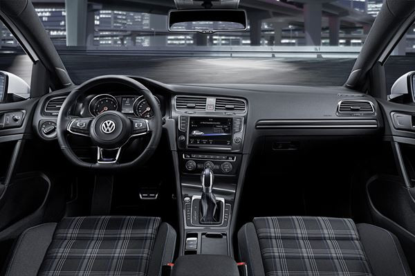 La Volkswagen Golf GTE hybride plug-in essence consomme 1,5 litre aux 100 km