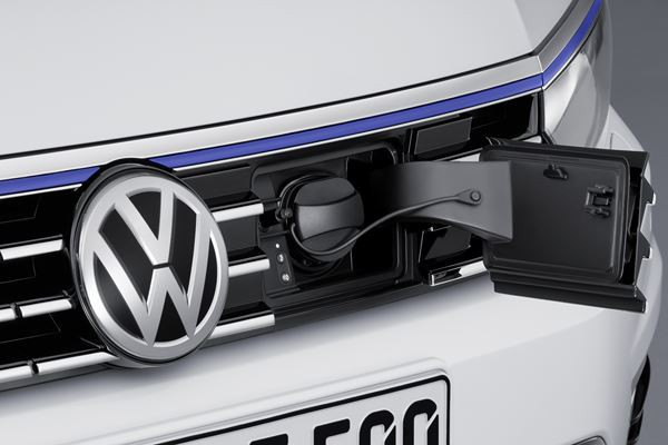 La Volkswagen Passat adopte la technologie hybride rechargeable