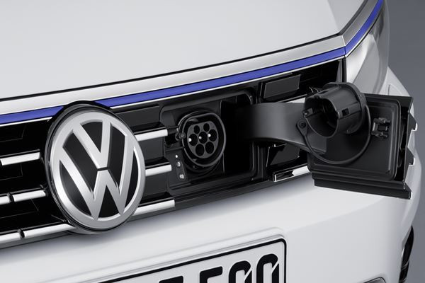 La Volkswagen Passat adopte la technologie hybride rechargeable