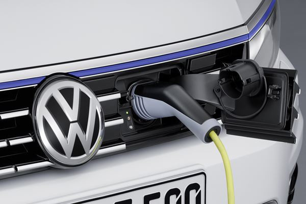 La Volkswagen Passat adopte la technologie hybride rechargeable