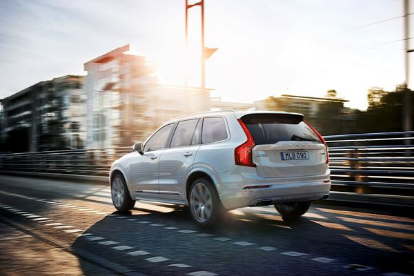 Le Volvo XC90 T8 hybride combine puissance élevée et faibles émissions