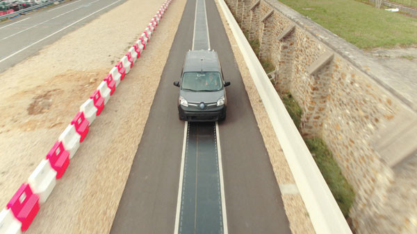 Une charge dynamique de véhicules électriques de 20 kW à une vitesse de 100 km/h