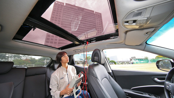 Une technologie de recharge par toit solaire pour recharger les batteries des véhicules
