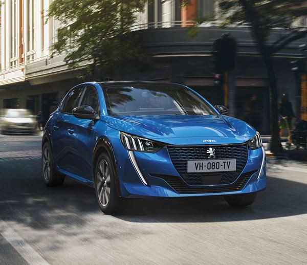 La Peugeot e-208 électrique revendique une autonomie de 340 km en cycle WLTP