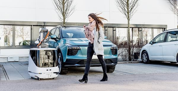 Le robot chargeur autonome mobile Carl d’Aiways administre une charge rapide
