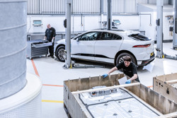 L’aluminium récupéré sur des véhicules Jaguar Land Rover en fin de vie est réutilisé