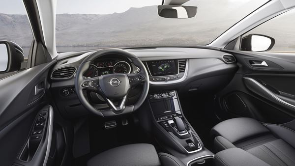L'Opel Grandland X hybride rechargeable dispose de 300 ch et quatre roues motrices
