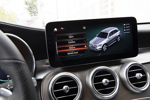 Le Mercedes GLC 300 e 4MATIC affiche une autonomie électrique NEDC de 46-49 km