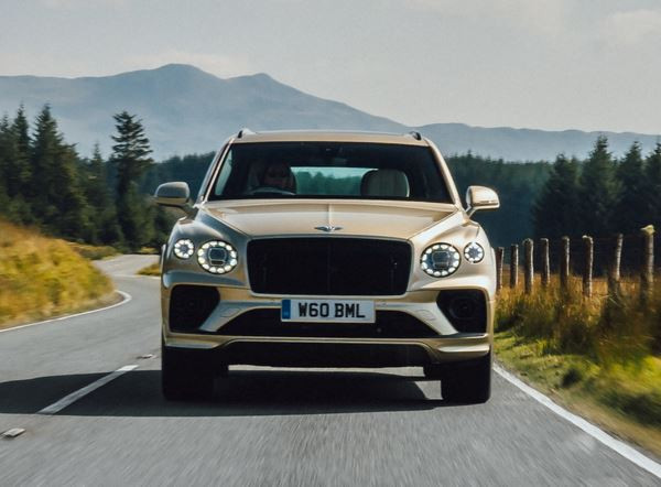 Le grand SUV de luxe Bentley Bentayga se décline en hybride rechargeable de 449 ch