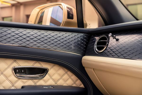 Le grand SUV de luxe Bentley Bentayga se décline en hybride rechargeable de 449 ch