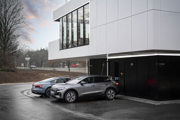 Une station de recharge rapide en zone urbaine pensée service en test