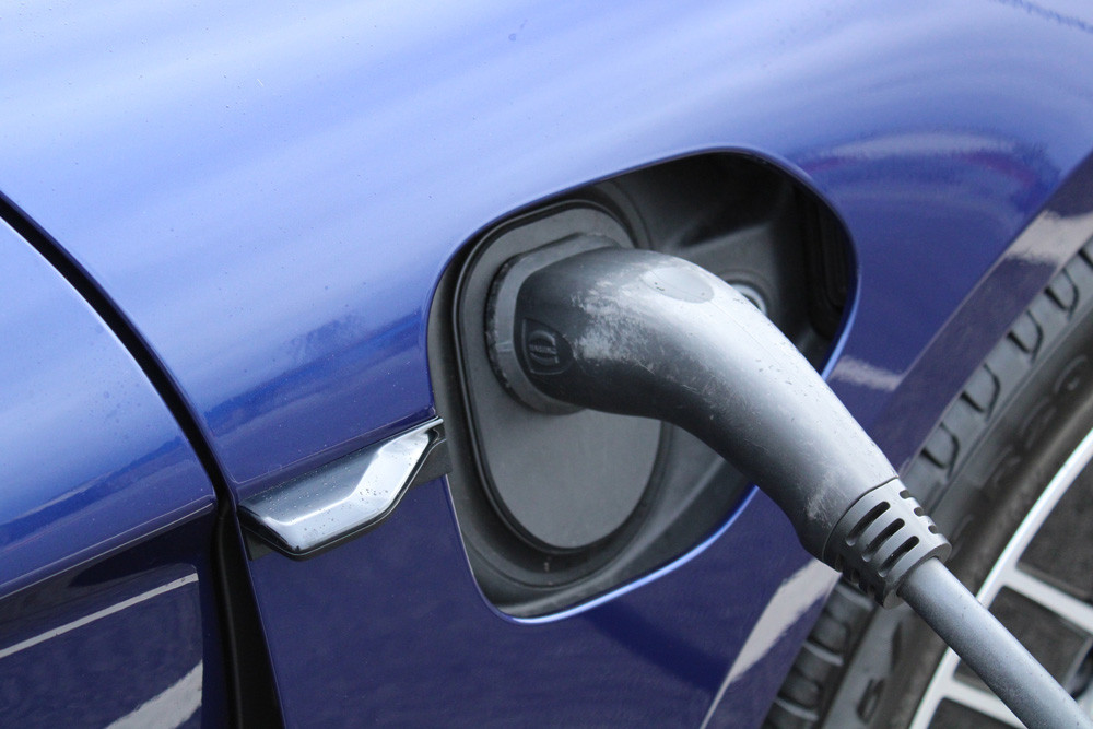 141 012 véhicules hybrides rechargeables vendus en 2021 en France