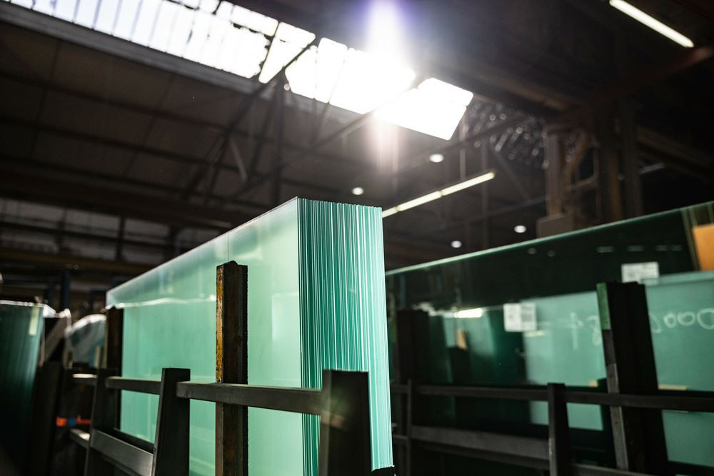 Des vitres défectueuses de voitures transformées en nouvelles vitres de voitures
