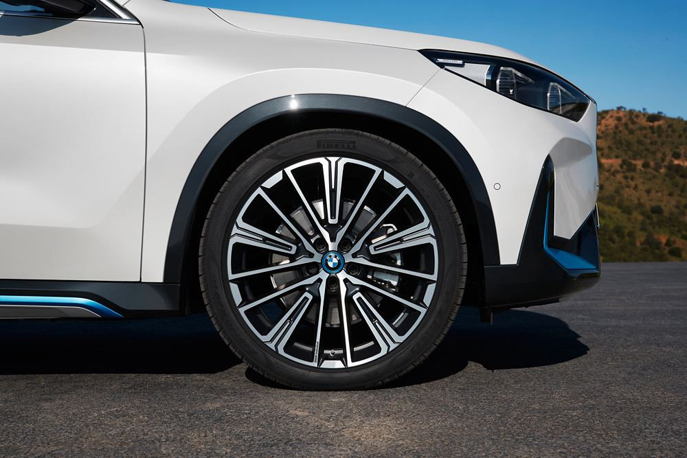 La BMW iX1 électrique permet une autonomie de 413 à 438 kilomètres