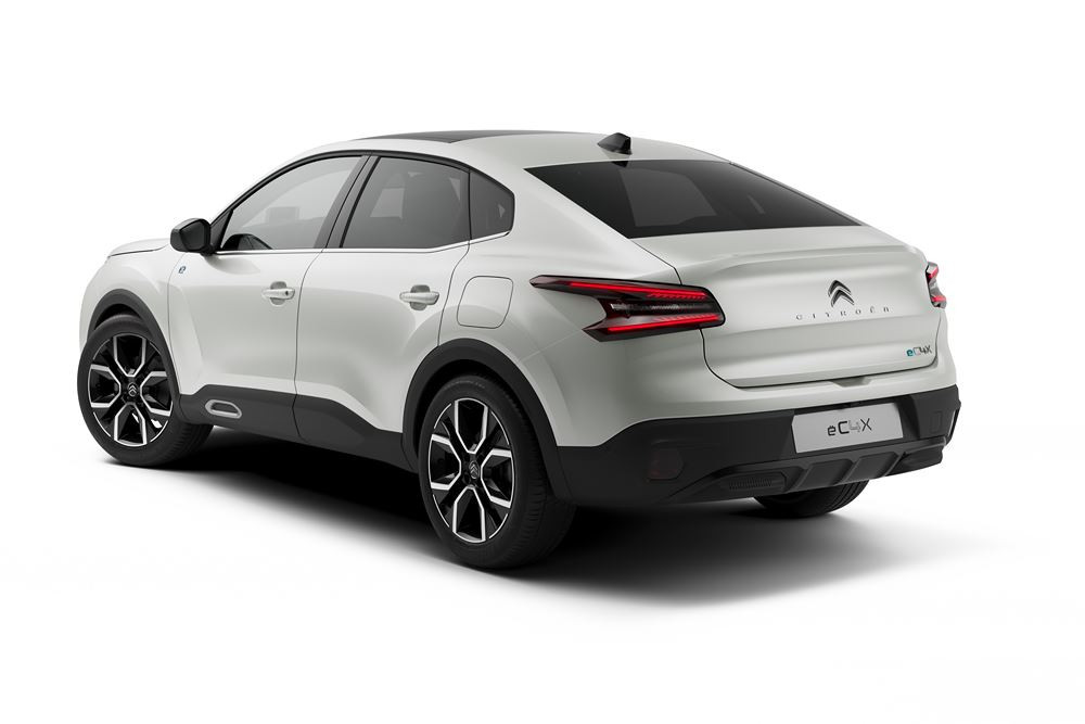 La Citroën ë-C4 X électrique offre jusqu'à 360 km d'autonomie en cycle WLTP