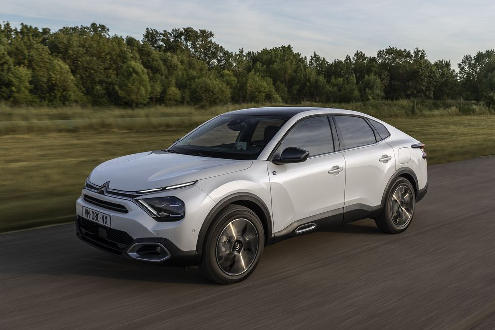 La Citroën ë-C4 X électrique offre jusqu'à 360 km d'autonomie en cycle WLTP