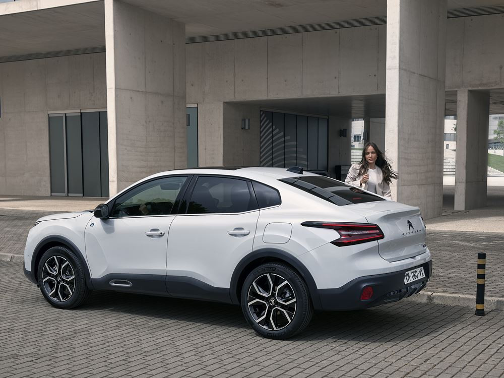 La Citroën ë-C4 X électrique offre jusqu'à 360 km d'autonomie en cycle WLTP