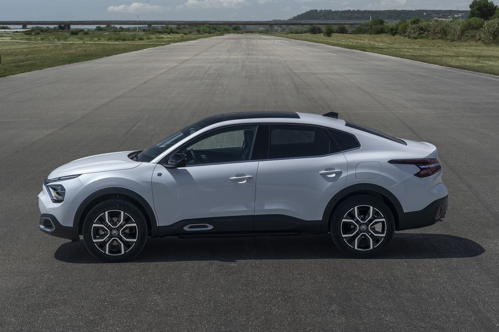 La Citroën ë-C4 X électrique offre jusqu'à 360 km d'autonomie en cycle WLTP