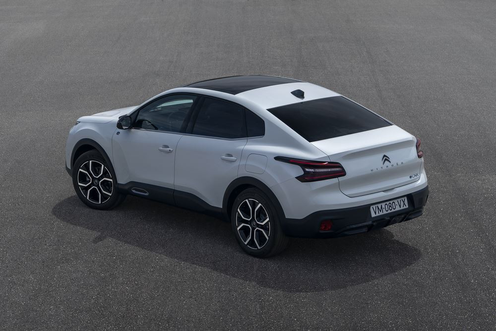 La Citroën ë-C4 X électrique offre jusqu'à 360 km d'autonomie en cycle WLTP