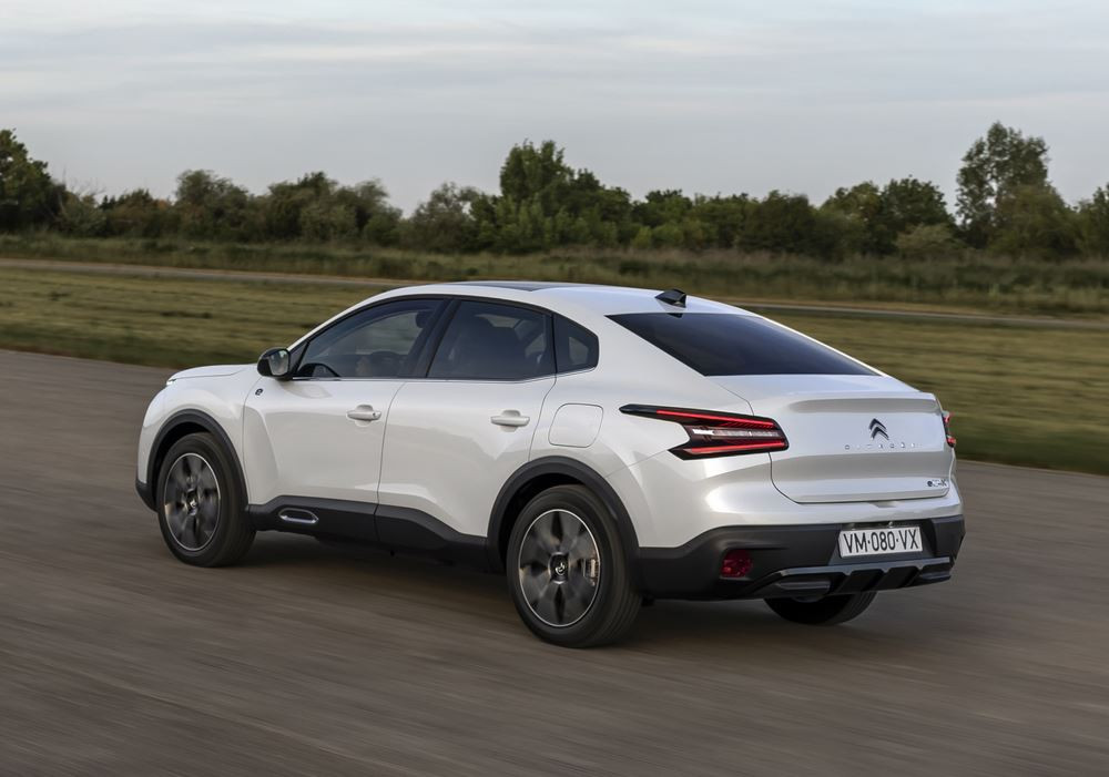 La Citroën ë-C4 X électrique offre jusqu'à 360 km d'autonomie en cycle WLTP