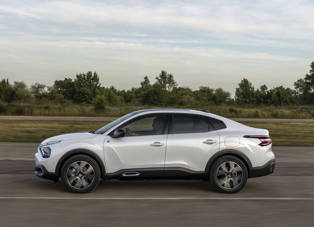 La Citroën ë-C4 X électrique offre jusqu'à 360 km d'autonomie en cycle WLTP