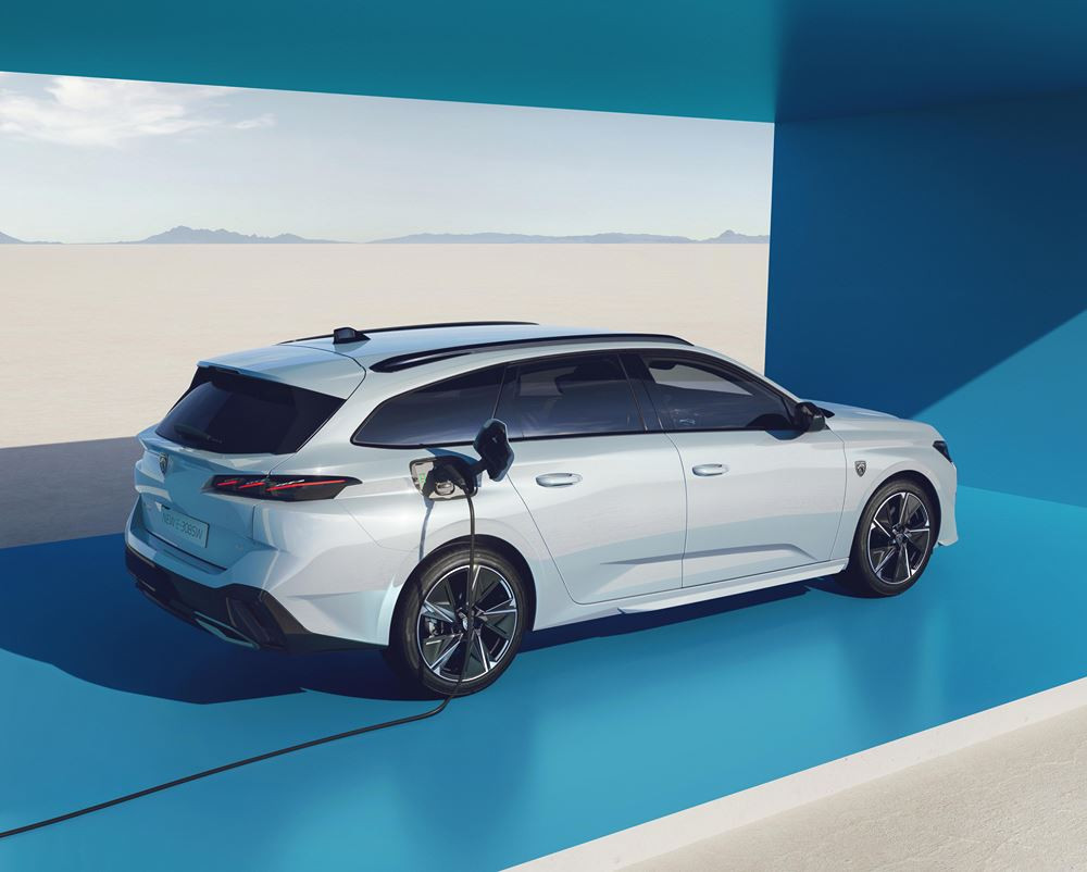 La Peugeot e-308 SW électrique revendique une autonomie supérieure à 400 km