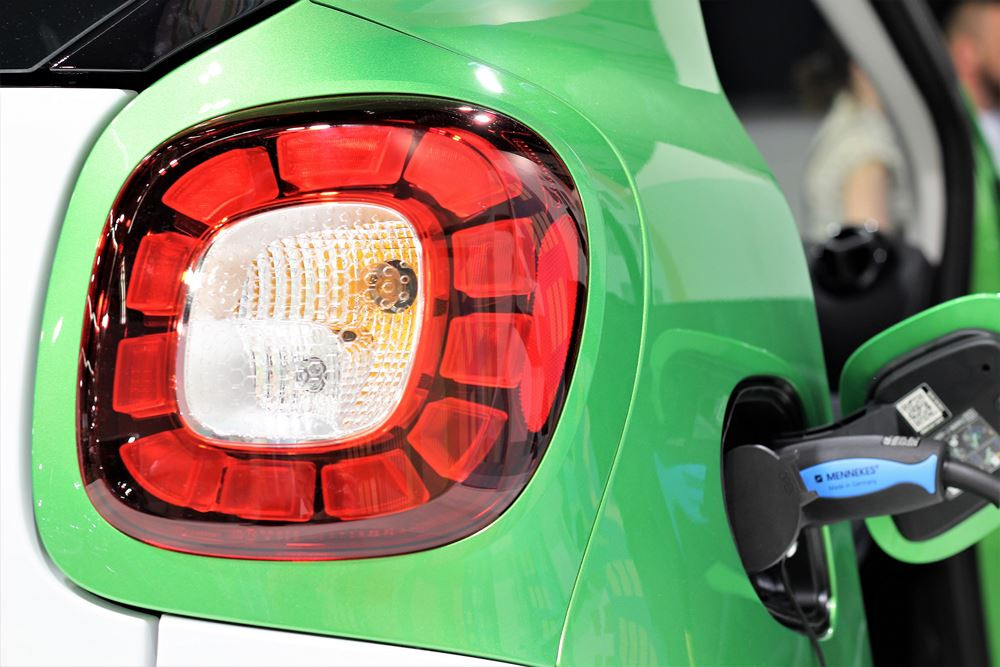 Une voiture électrique a un impact carbone 2 à 3 fois inférieur à celui du thermique sous conditions