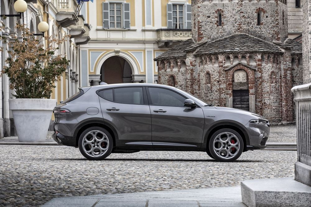 Le SUV Alfa Romeo Tonale Hybride Rechargeable Q4 fournit une puissance totale de 280 ch