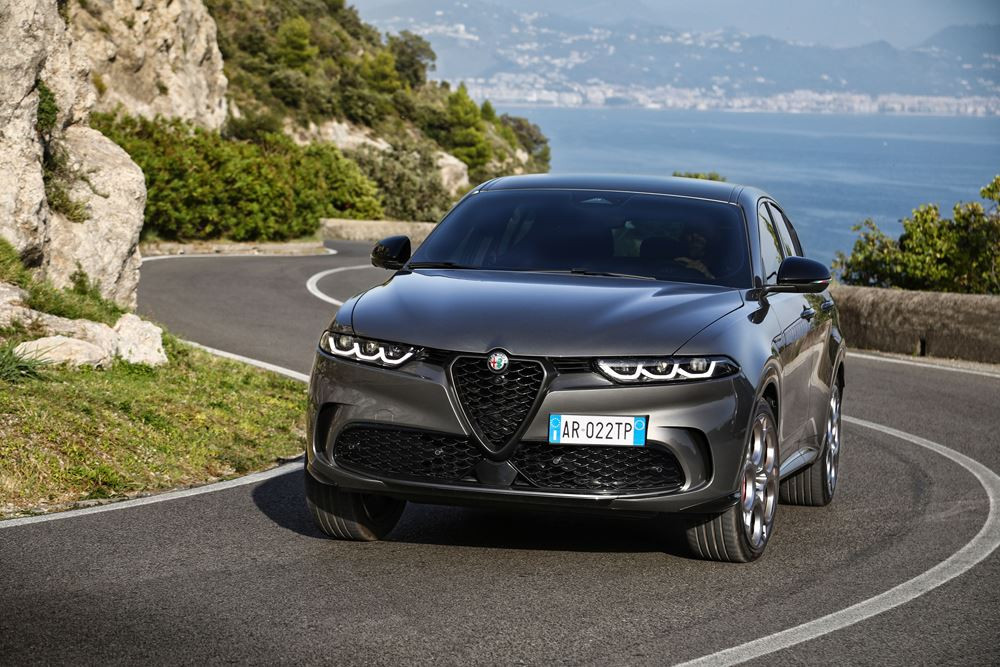 Le SUV Alfa Romeo Tonale Hybride Rechargeable Q4 fournit une puissance totale de 280 ch