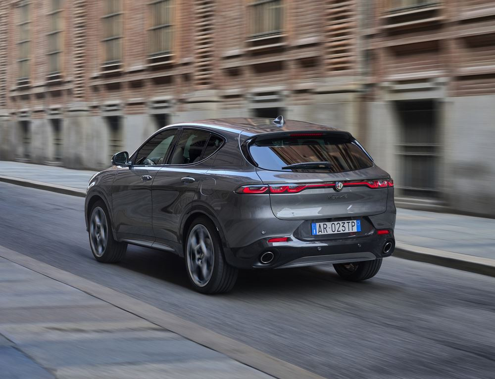 Le SUV Alfa Romeo Tonale Hybride Rechargeable Q4 fournit une puissance totale de 280 ch