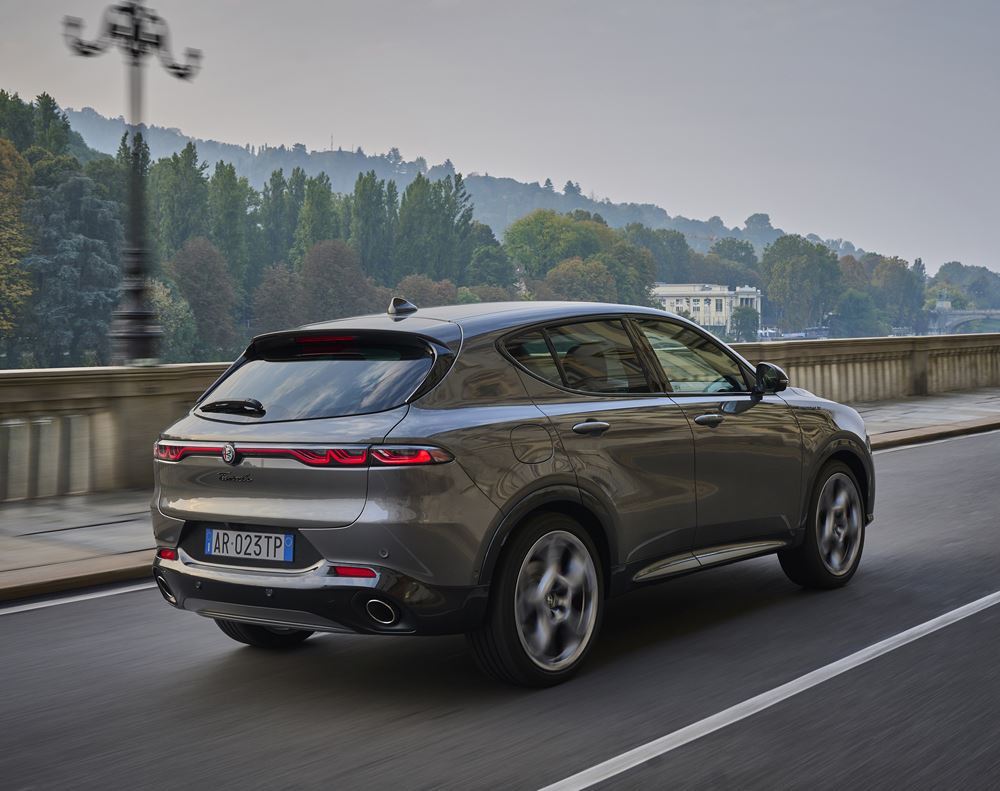 Le SUV Alfa Romeo Tonale Hybride Rechargeable Q4 fournit une puissance totale de 280 ch