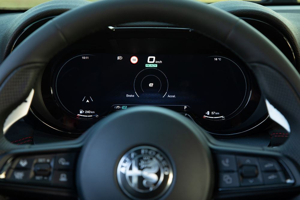 Le SUV Alfa Romeo Tonale Hybride Rechargeable Q4 fournit une puissance totale de 280 ch