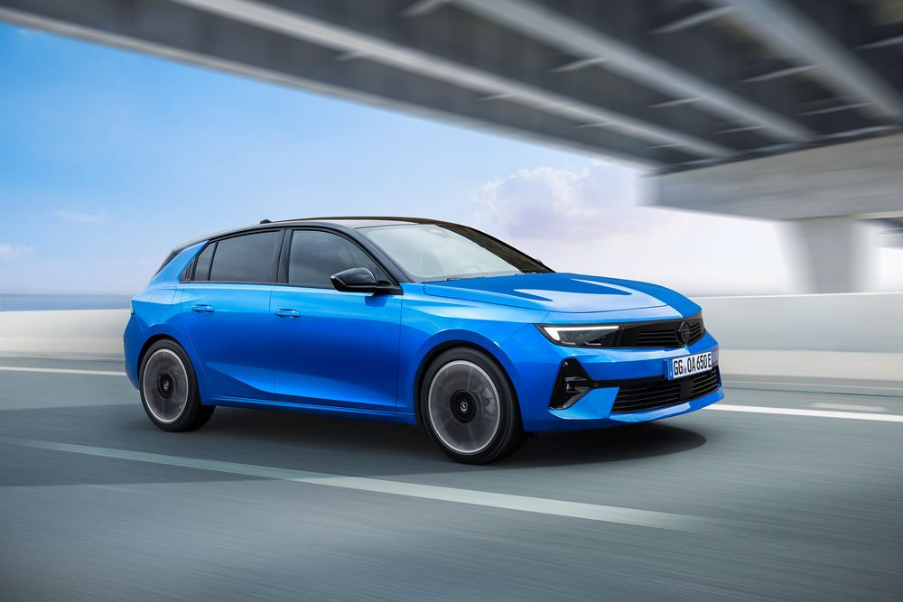 La berline compacte cinq portes Opel Astra Electric affiche une autonomie de 416 km