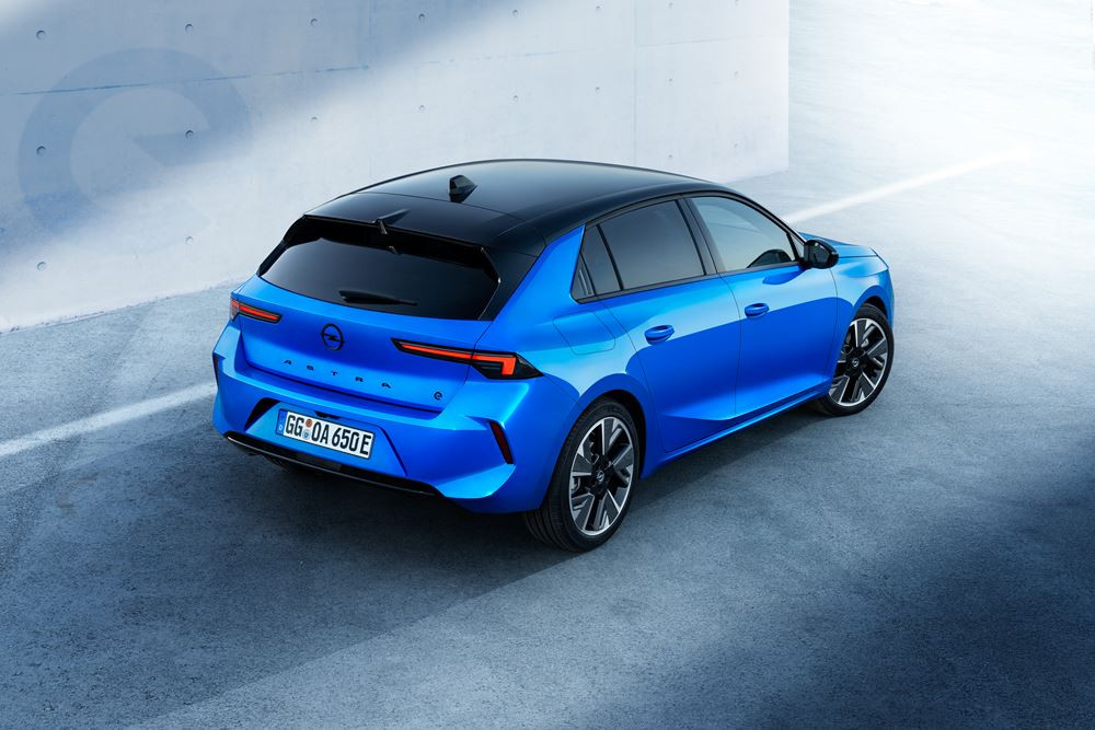 La berline compacte cinq portes Opel Astra Electric affiche une autonomie de 416 km