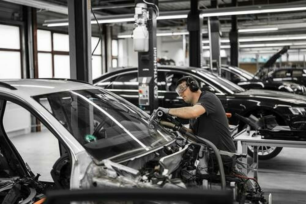 De la ferraille d'acier recyclée utilisée pour fabriquer des voitures
