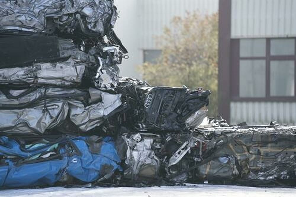 De la ferraille d'acier recyclée utilisée pour fabriquer des voitures