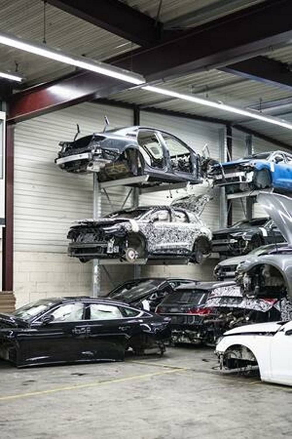 De la ferraille d'acier recyclée utilisée pour fabriquer des voitures