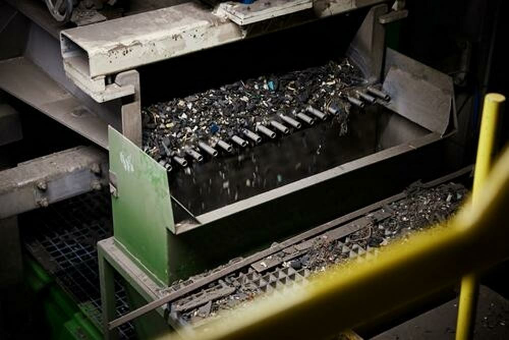 De la ferraille d'acier recyclée utilisée pour fabriquer des voitures