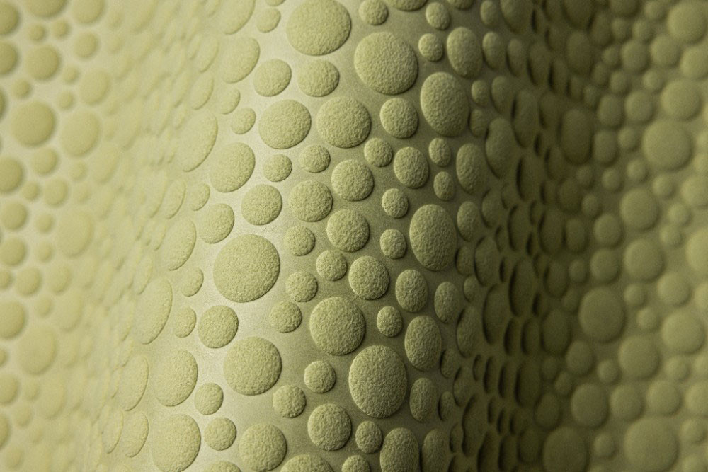 Une version spéciale d'Alcantara contenant 68 % de polyester recyclé