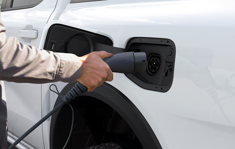 Le pick-up de taille moyenne Ford Ranger passe à l'hybride rechargeable