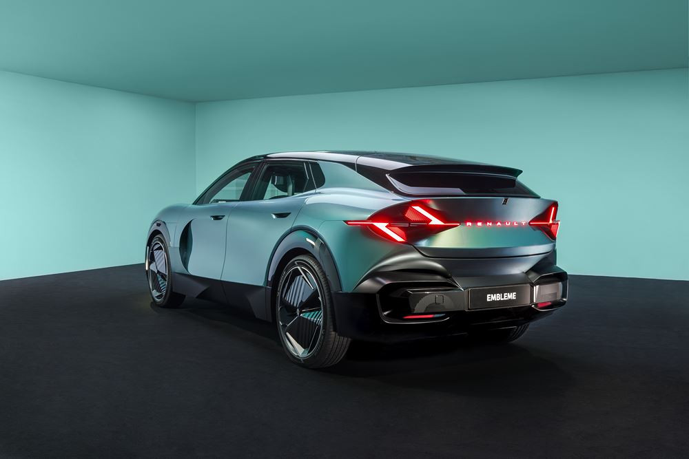 Le démo-car familial roulant Renault Emblème revendique un niveau élevé de décarbonation