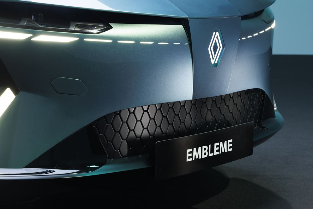 Le démo-car familial roulant Renault Emblème revendique un niveau élevé de décarbonation