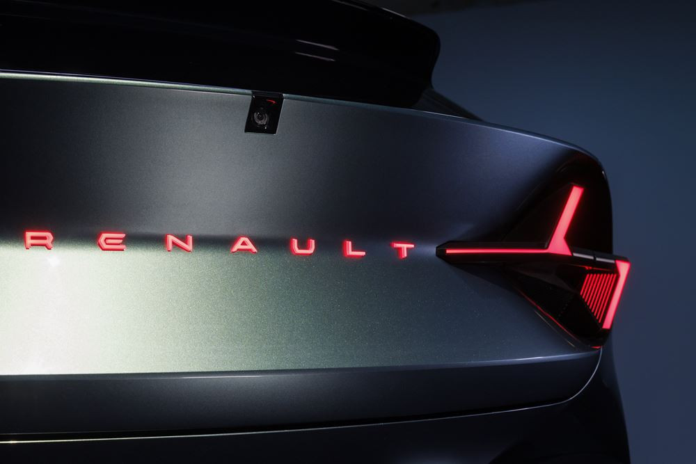 Le démo-car familial roulant Renault Emblème revendique un niveau élevé de décarbonation