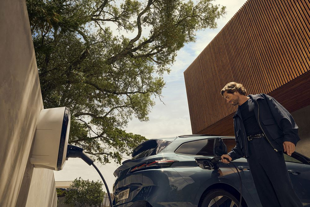La Peugeot électrique E-308 affiche une autonomie WLTP de 443 - 450 km