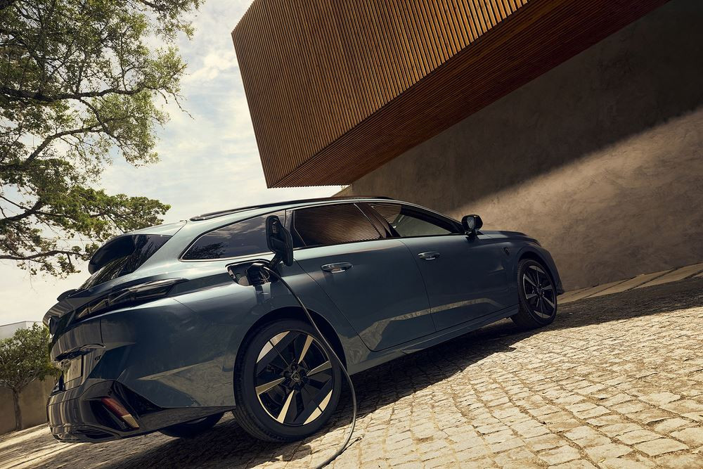 La Peugeot électrique E-308 affiche une autonomie WLTP de 443 - 450 km