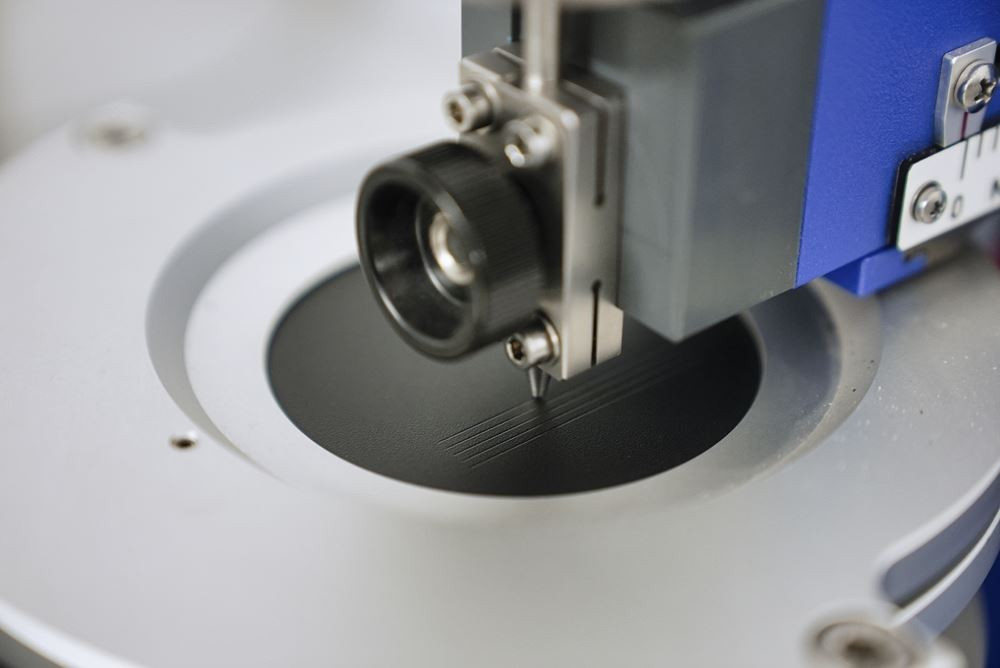 Le vieillissement accéléré pour vérifier la qualité des polymères montés sur les véhicules
