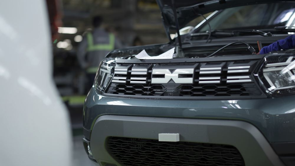 Le changement de l'identité visuelle des véhicules Dacia dans ses trois usines s'est fait en 24 heures