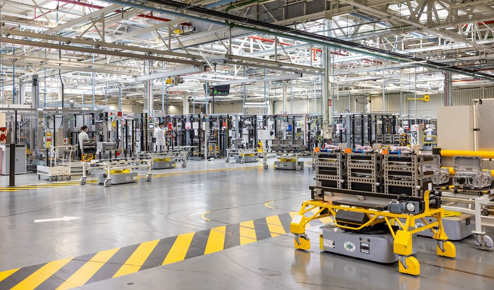 L'usine moteurs Renault de Cléon se transforme pour assurer la transition vers l'électrique