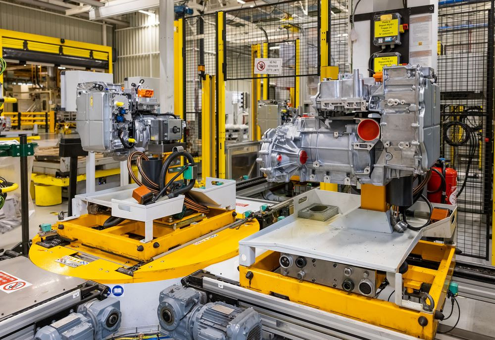 L'usine moteurs Renault de Cléon se transforme pour assurer la transition vers l'électrique