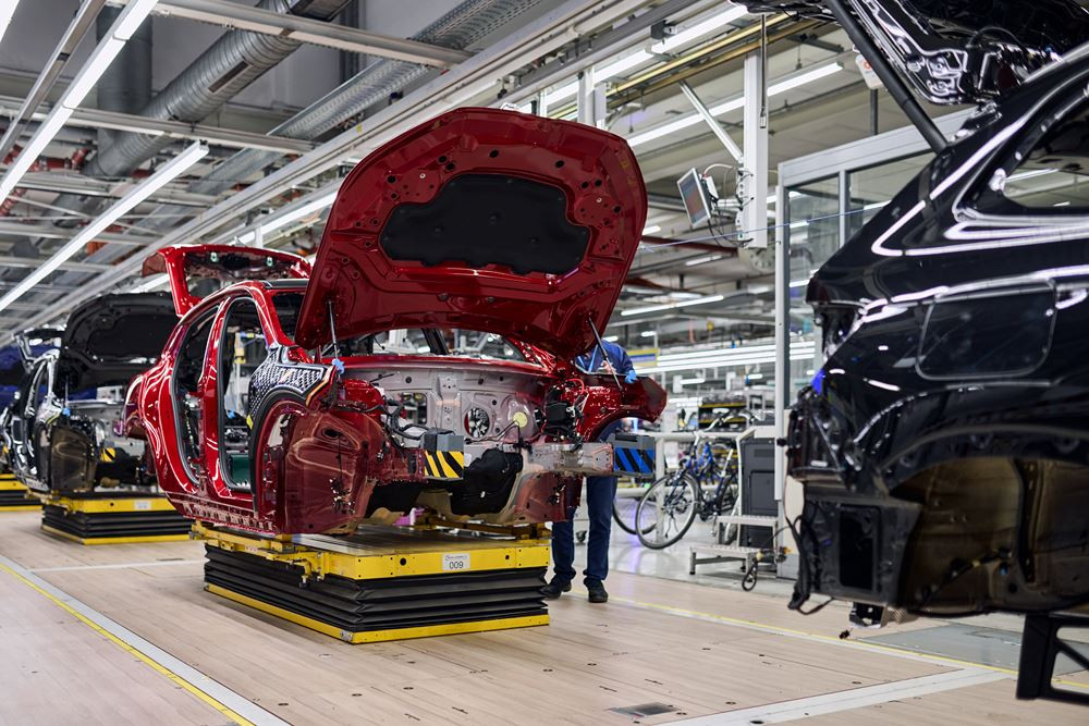 Découverte des chaînes de montage de l'usine BMW de Ratisbonne